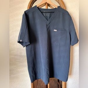 FIGS Leon Scrub Top Technical Collection Men’s Size XL – Dark Harbor